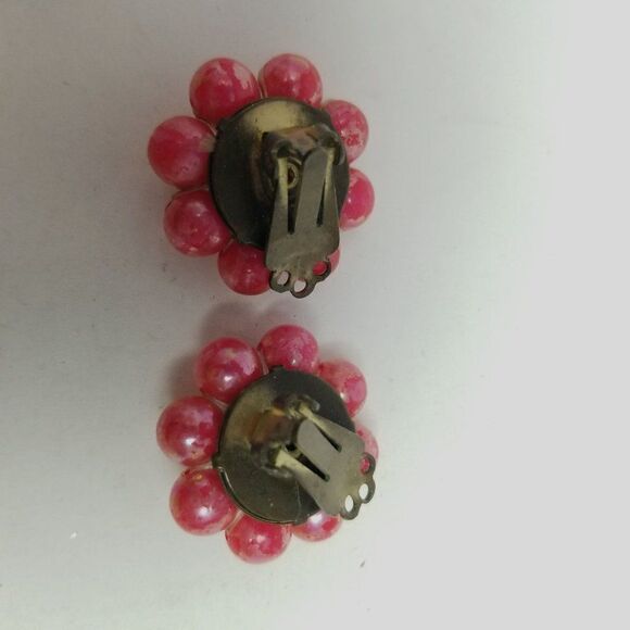 Vintage Hot Pink Beaded Cluster Clip On Earrings, Retro 70s Style Deisgn, Estate - Picture 3 of 5